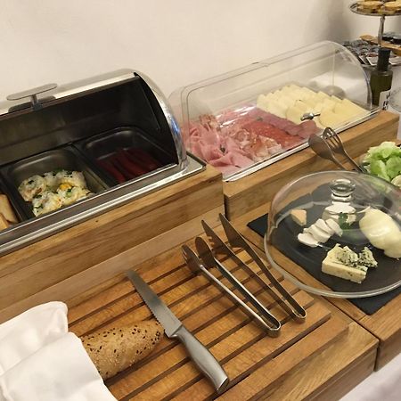 Hotel Pod Zamkem Velké Meziříčí Esterno foto
