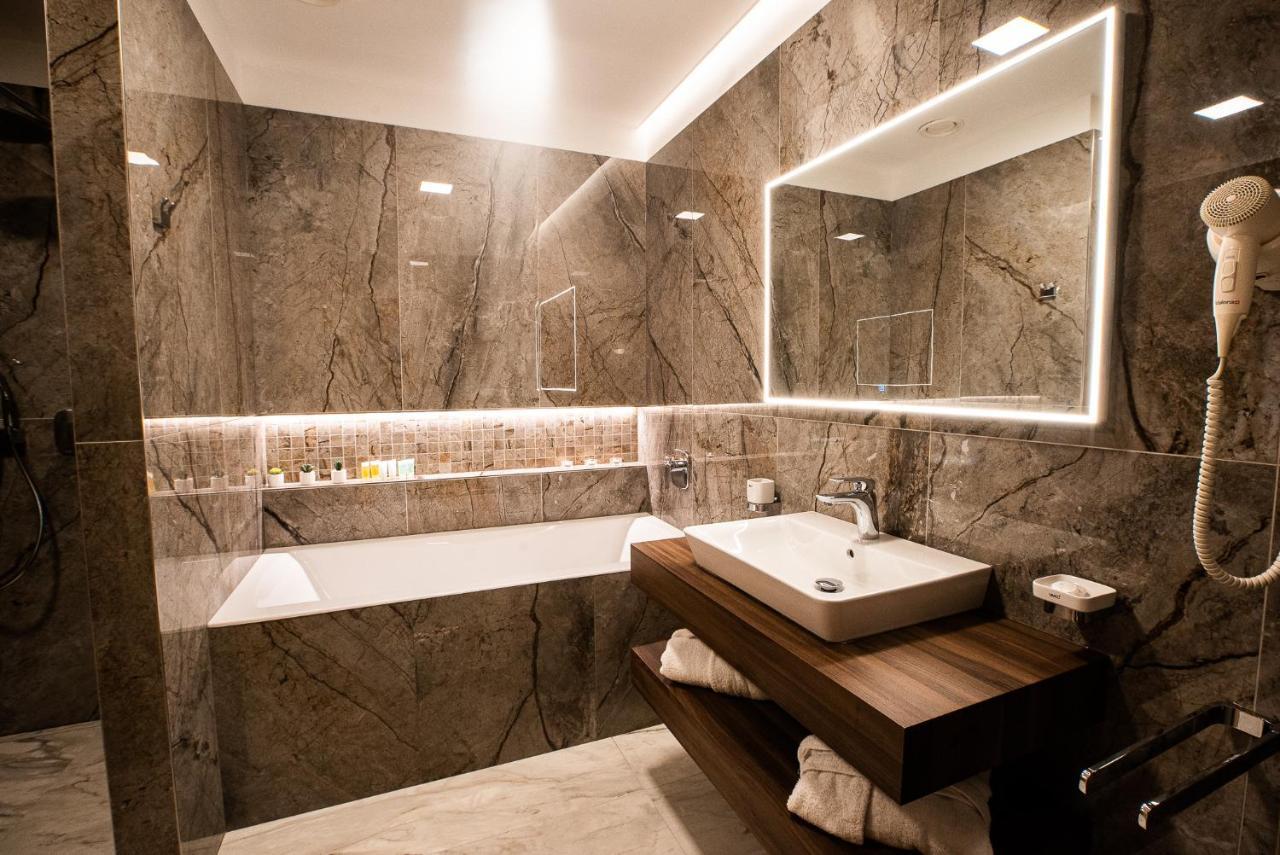 Hotel Pod Zamkem Velké Meziříčí Esterno foto