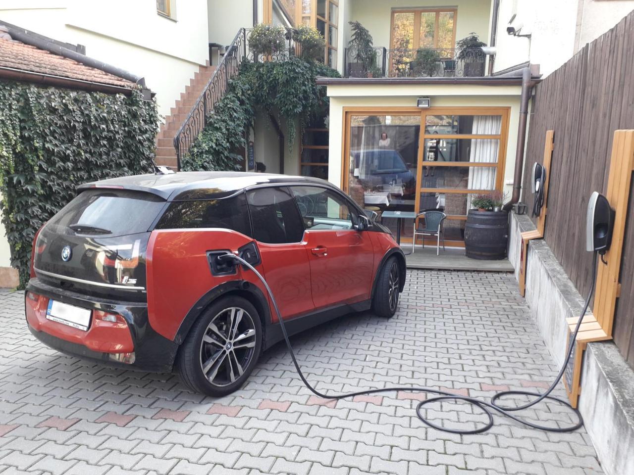 Hotel Pod Zamkem Velké Meziříčí Esterno foto